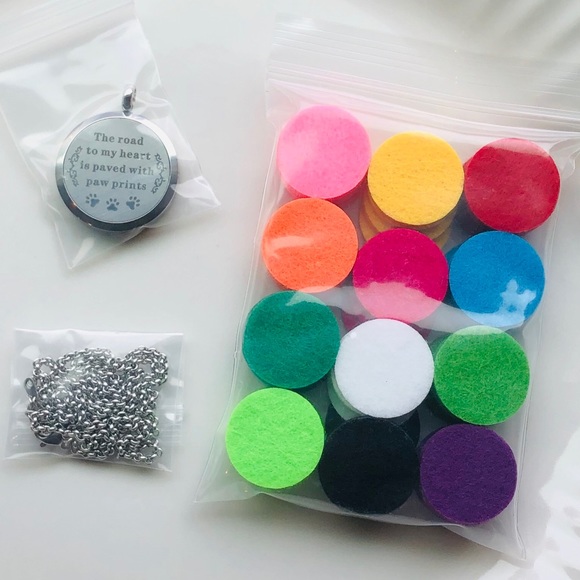 Paw Aroma Therapy Essential Oil Diffuser Necklace - Picture 8 of 9